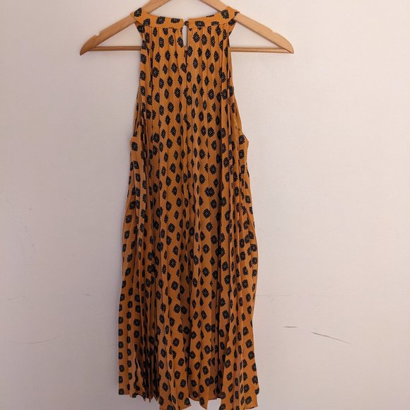 THML - Orange and Green Paisley Pleated Sleeveless Dress - Picture 2 of 9